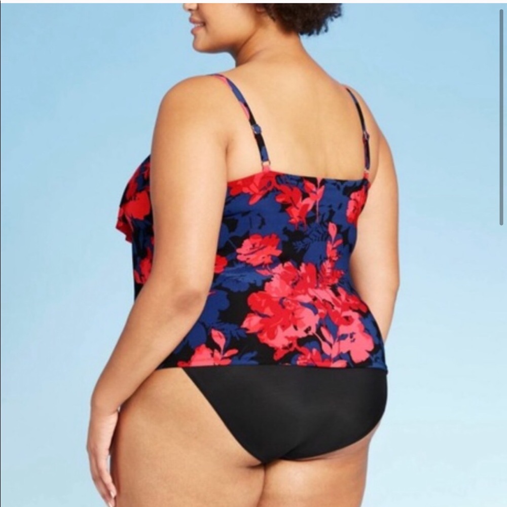 New red floral plus size swimtop - Picture 2 of 11